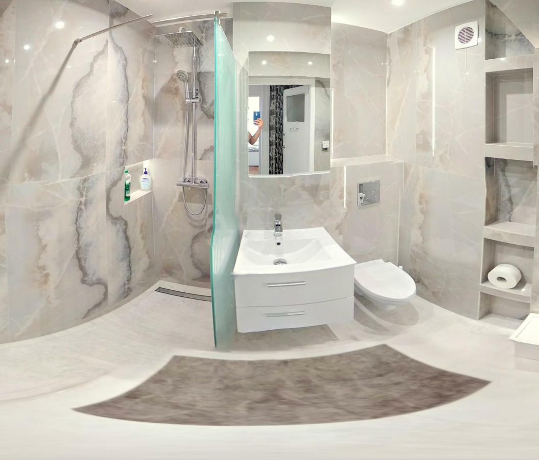 ורשה Studio Zelazna Rooms Near Old Town מראה חיצוני תמונה